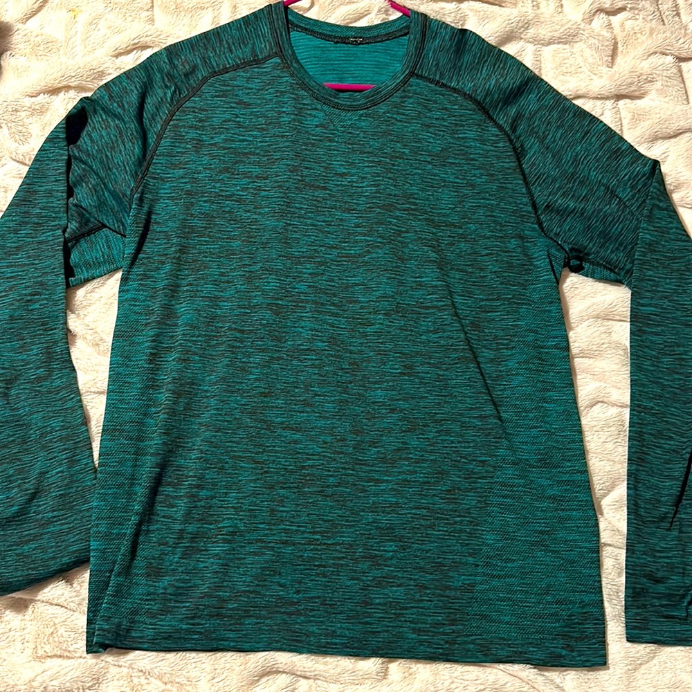 XL Lululemon Metal Vent Long Sleeve - training gear yoga football